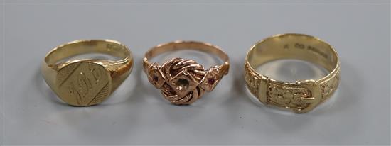 A 9ct gold belt ring, a 9ct gold signet ring and a 9ct gold and ruby knot ring (central stone missing), total approx 14.7g
